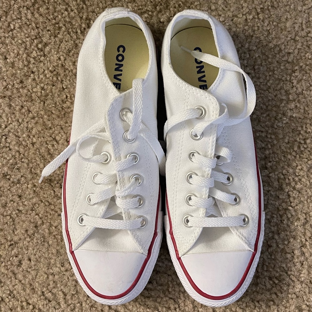 Women’s white converse size 8